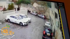  شاهد: لحظة انهيار جدار على السيارات بيافا بسبب العاصفة المطرية